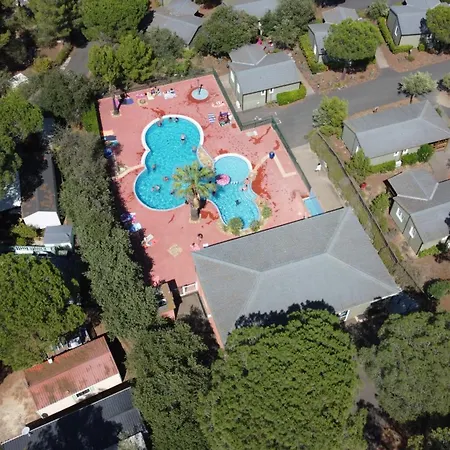 Cape Sur Le Mont Saint Loup בקתה *