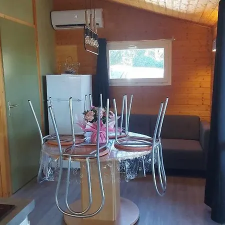 Cape Sur Le Mont Saint Loup * אגדה