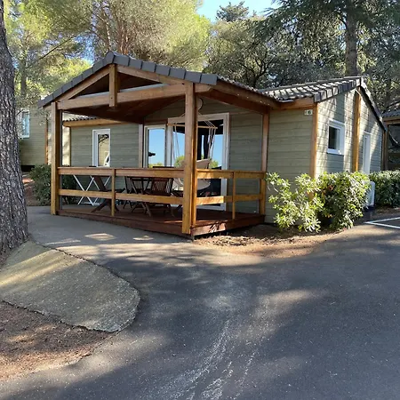 Cape Sur Le Mont Saint Loup אגדה