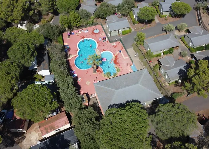 Cape Sur Le Mont Saint Loup شاليه *