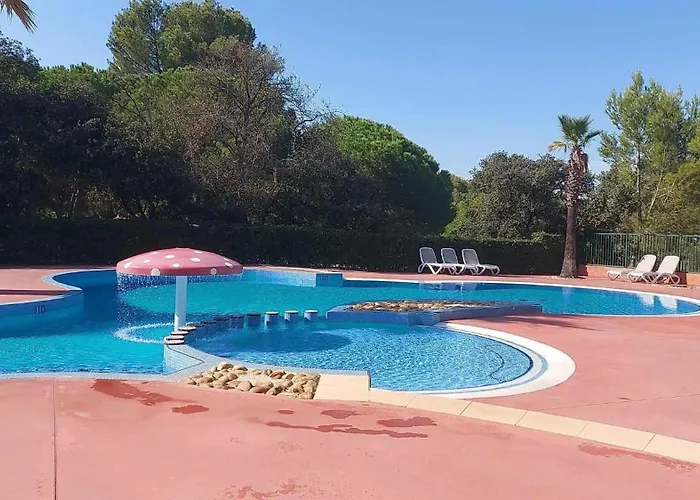 Cape Sur Le Mont Saint Loup آجد