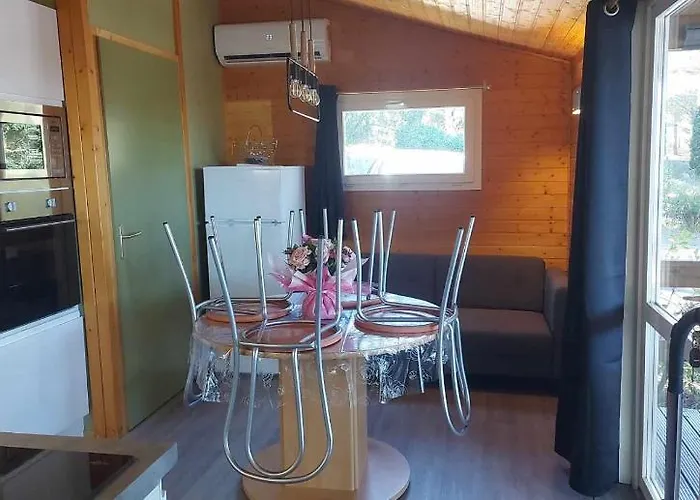 Cape Sur Le Mont Saint Loup * アグド