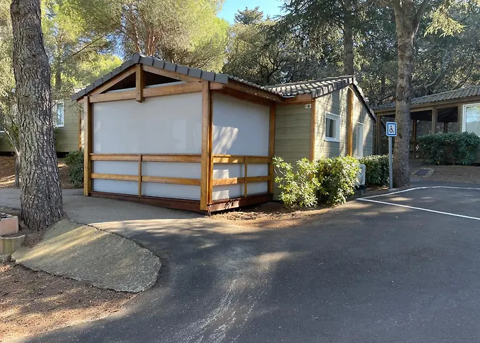Cape Sur Le Mont Saint Loup シャレー